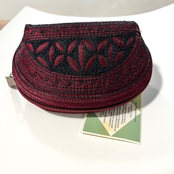 Laga Designs Handmade Tari Mini Dance Hard Case Coin Purse - Picture 6 of 12